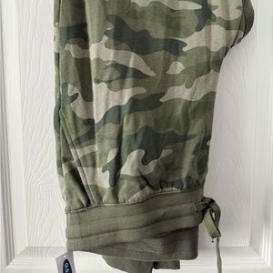 Brand new with tags camo women’s joggers! Old Navy!